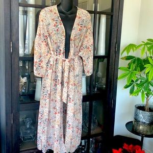 Beautiful cover up, size small worm once. Great for pool or festival.